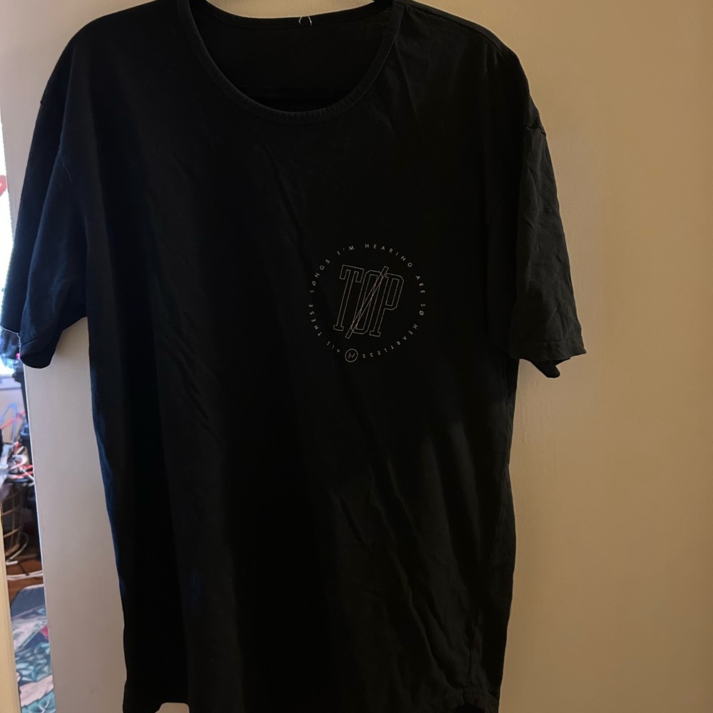 Hot Topic Twenty-One Pilots hi-lo tunic tee